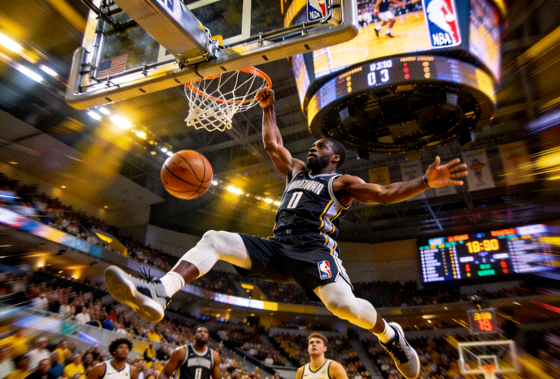 NBA篮球比赛精彩扣篮瞬间